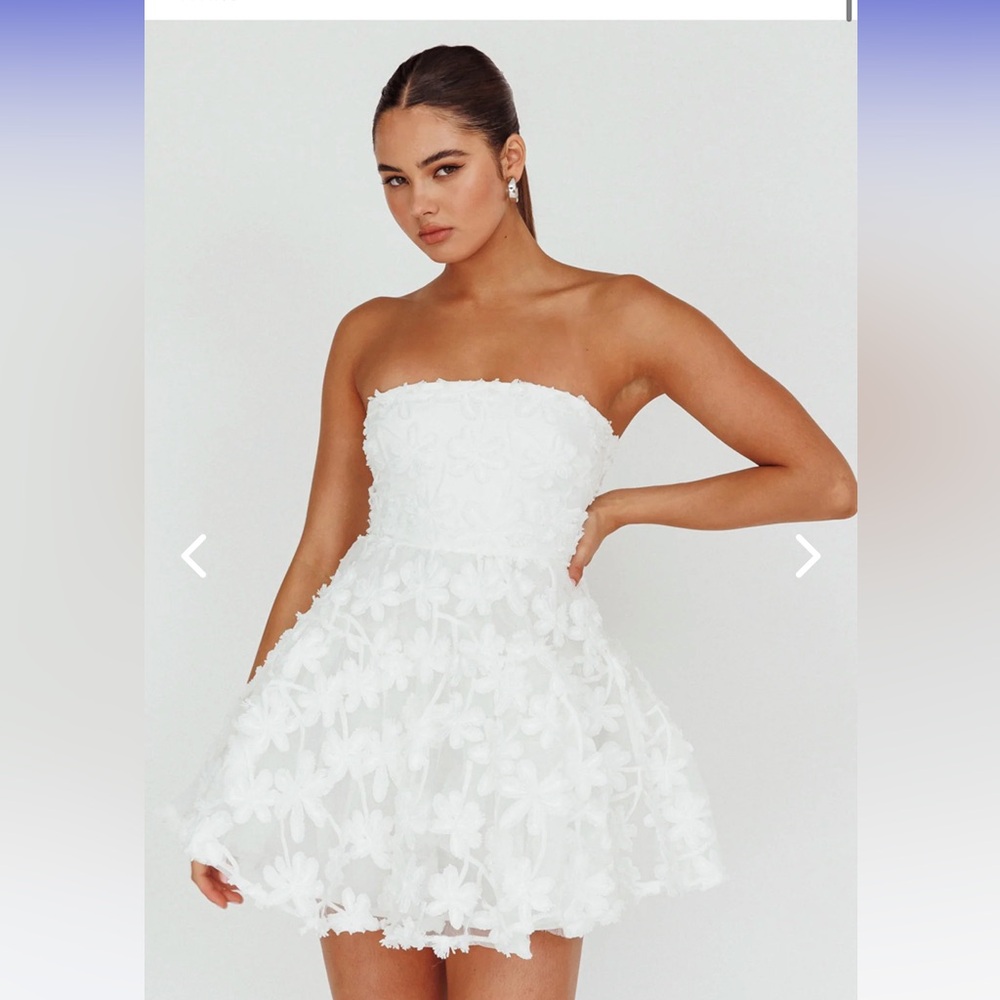 Selfie Leslie White Floral Lace Dress